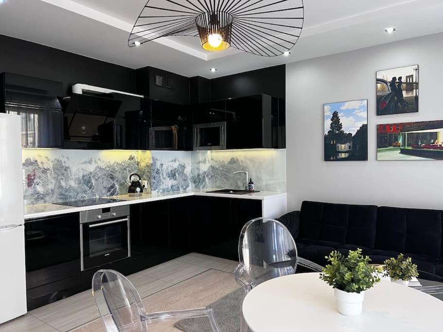 Europa22 "Apartament Delux" Z Wanna - Centrum Miasta Z Widokiem Na Staw Tomaszów Mazowiecki Extérieur photo